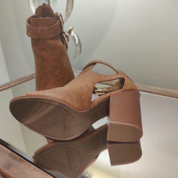 SOLD! Guess Booties - Picture 6 of 7